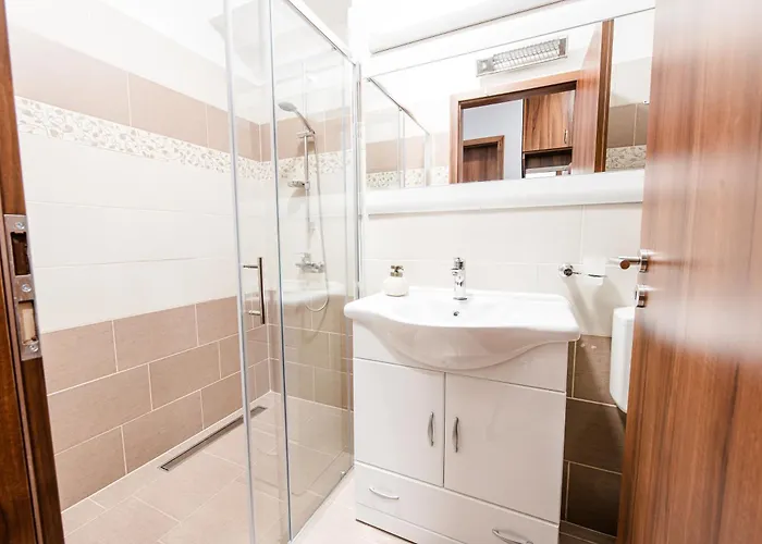 Lilly Luxury アパート *