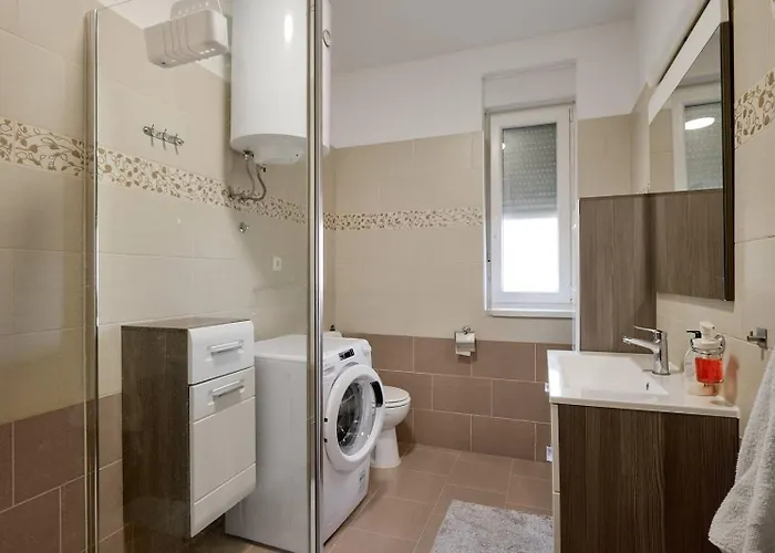 Lilly Luxury * オパティヤ