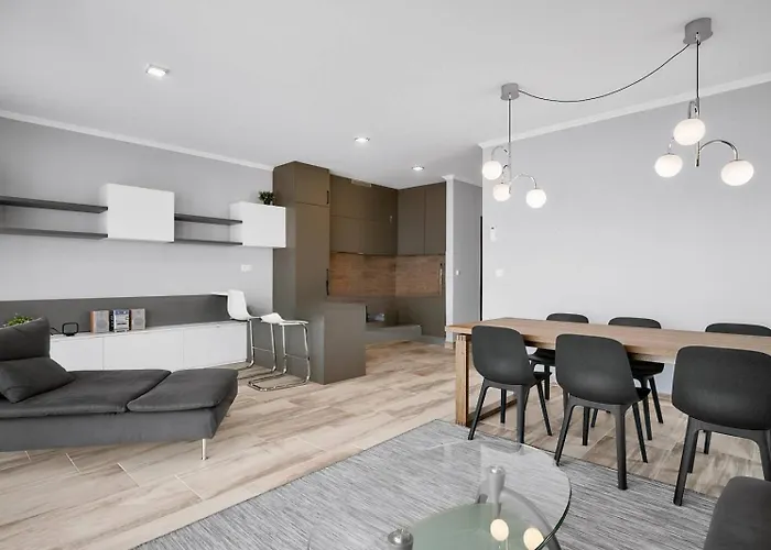 Lilly Luxury アパート