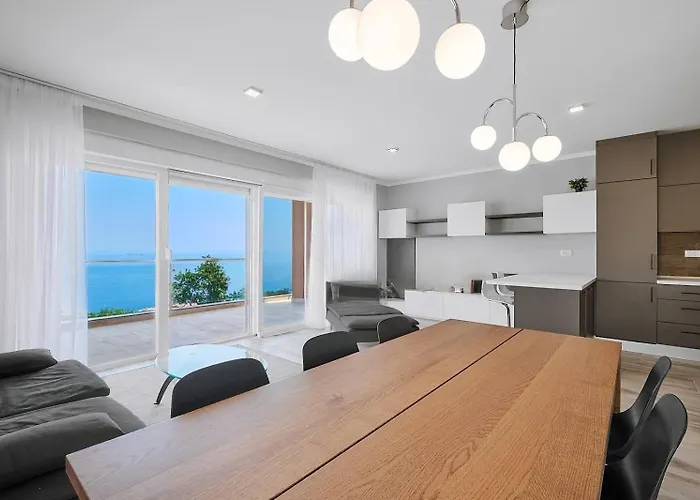 Lilly Luxury オパティヤ